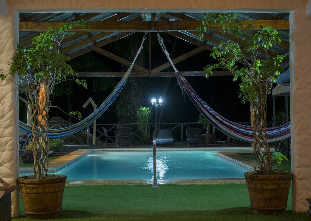 Hotel Bugabutik Puerto Viejo de Talamanca Kültér fotó