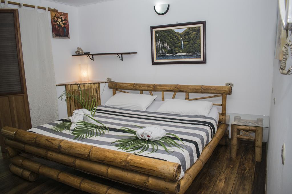 Hotel Bugabutik Puerto Viejo de Talamanca Kültér fotó